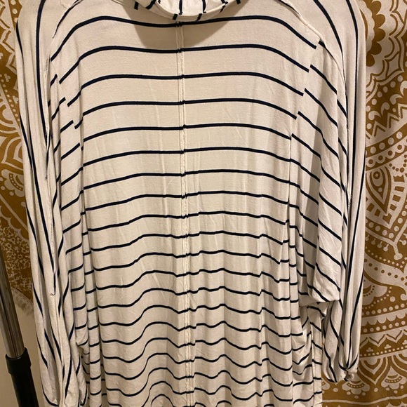 Free People White and Blue striped top size small - Picture 4 of 4